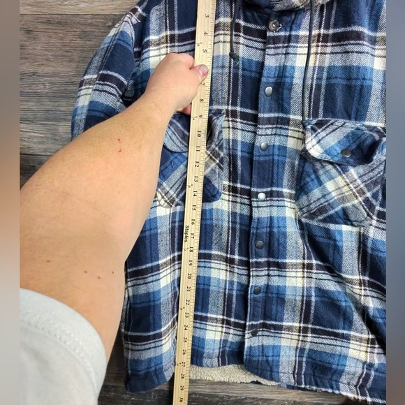 Authentic BTC Trading Co Navy and Beige Plaid Flannel Hooded Shirt Jacket - Picture 7 of 12